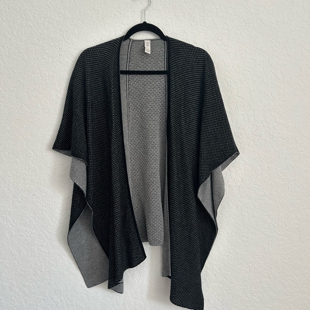 Lululemon Elegant Black and Gray Women's Reversible Sweater